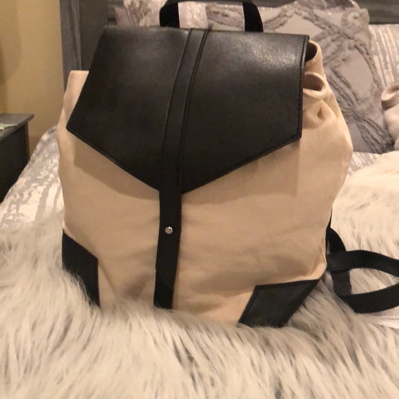 Deux Lux Handbags - NEW Canvas And Faux Leather Backpack 🎒